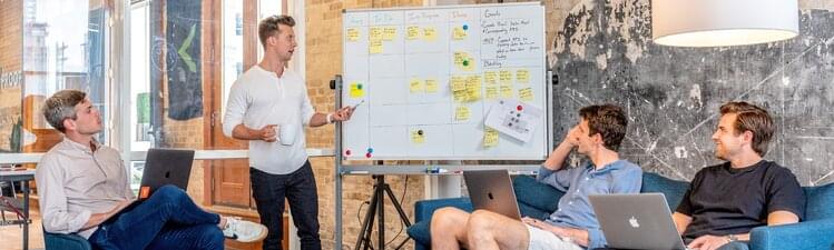 Analyste Informatique (Fiche Métier) : Formation, Compétences | Jobted